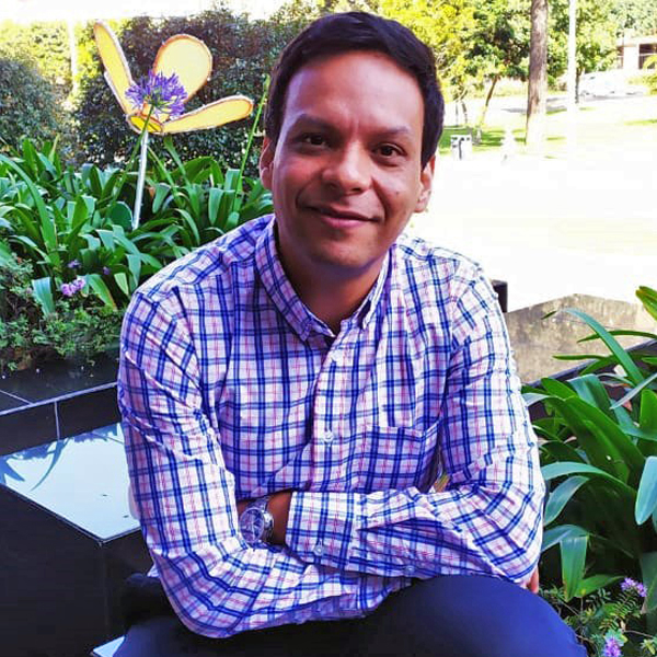 Dr. Carlos Escobar